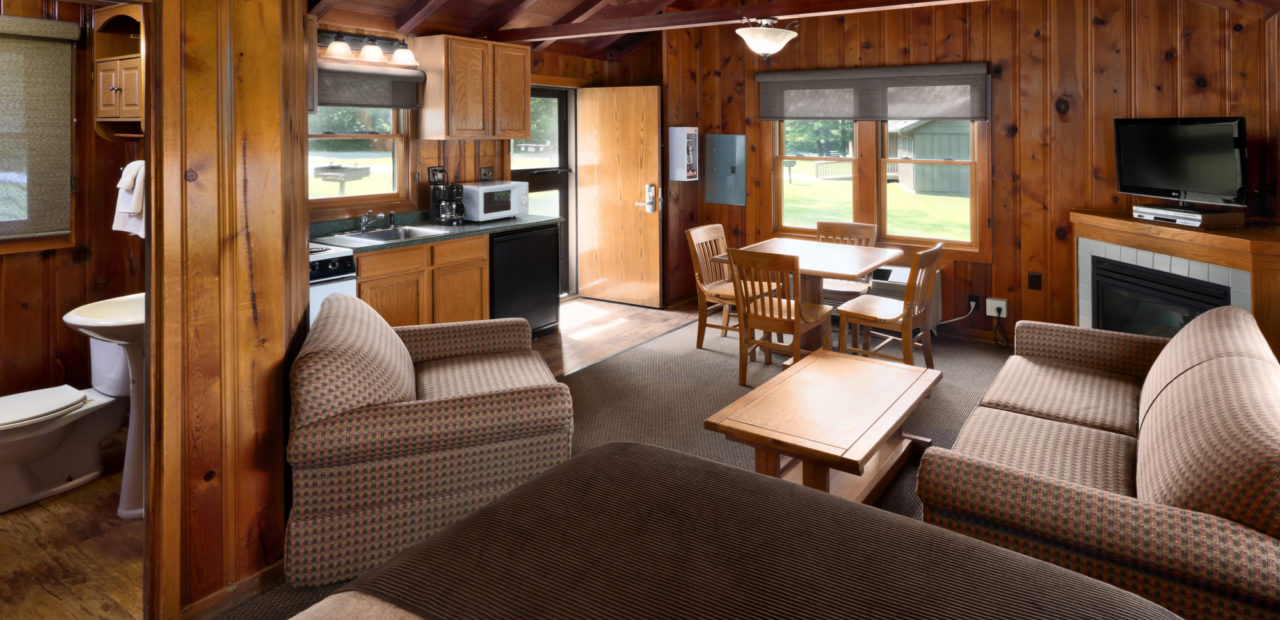 Couples Cabin, bed with couch