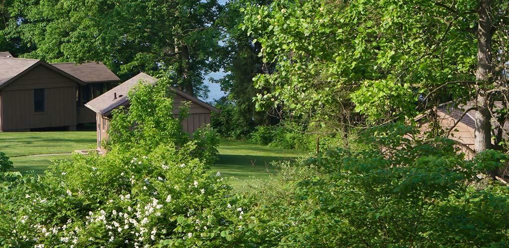 Far away shot of the cabins